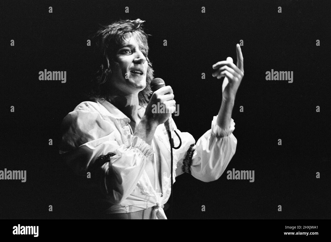 Rod Stewart European Tour 1976, Forest National Arena, aka Vorst Nationaal, Brussels, Belgium, Thursday 11th November 1976. Our picture shows ... Rod Stewart performing on stage. Stock Photo