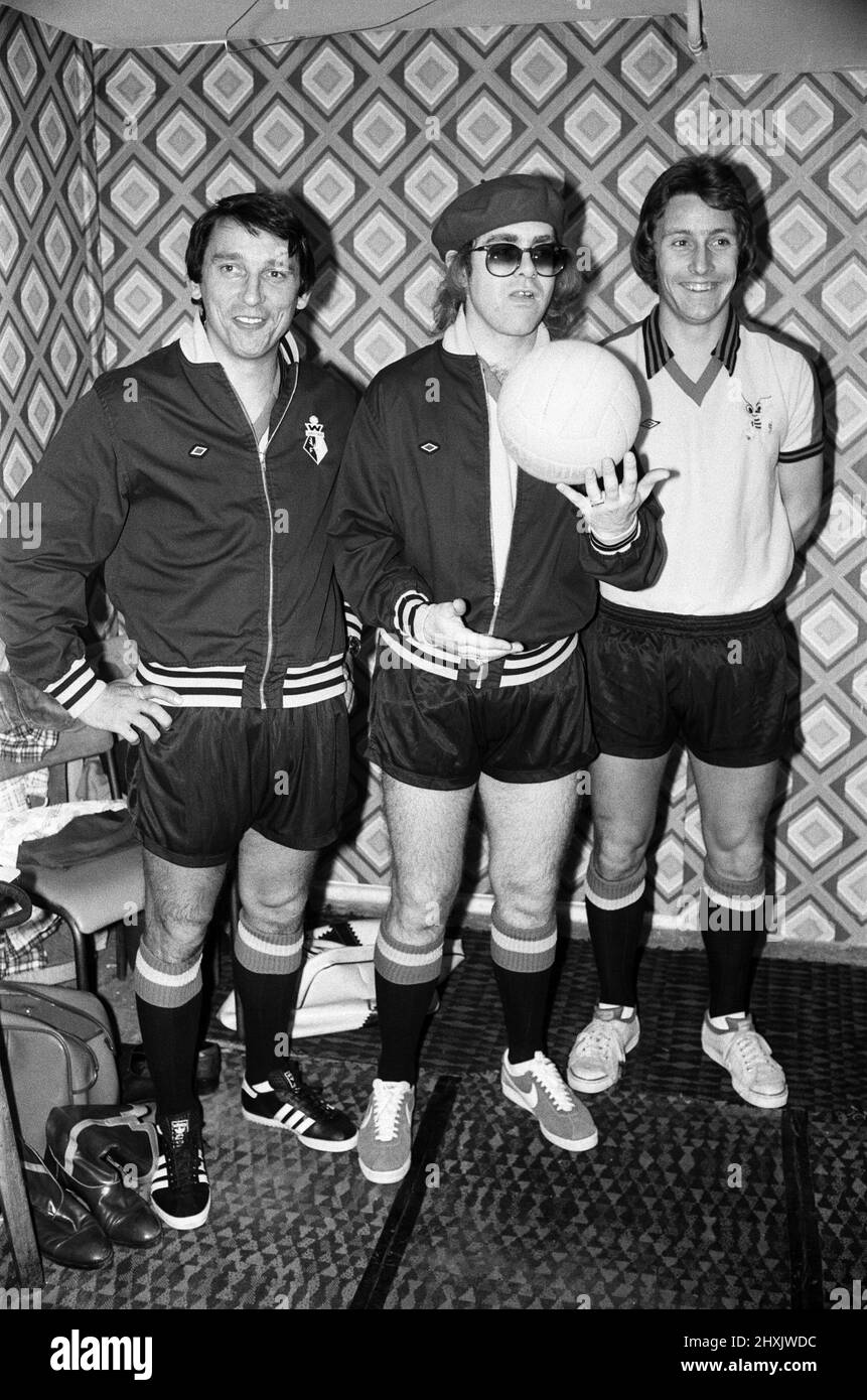 Elton John pictured with Graham Taylor and another player in Wembley during a 5 a side football match, which Elton's team won. Empire Pool, Wembley. 6th November 1977. Stock Photo