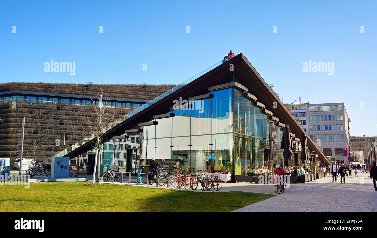 Street scene at the newbuilt Kö-Bogen II complex by Ingenhoven Architects in downtown Düsseldorf/Germany. Stock Photo