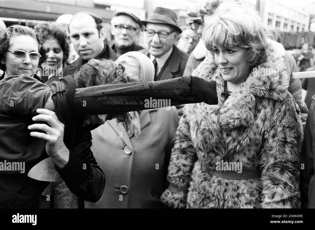 Esther Rantzen filming "That's Life!". 21st February 1976 Stock Photo