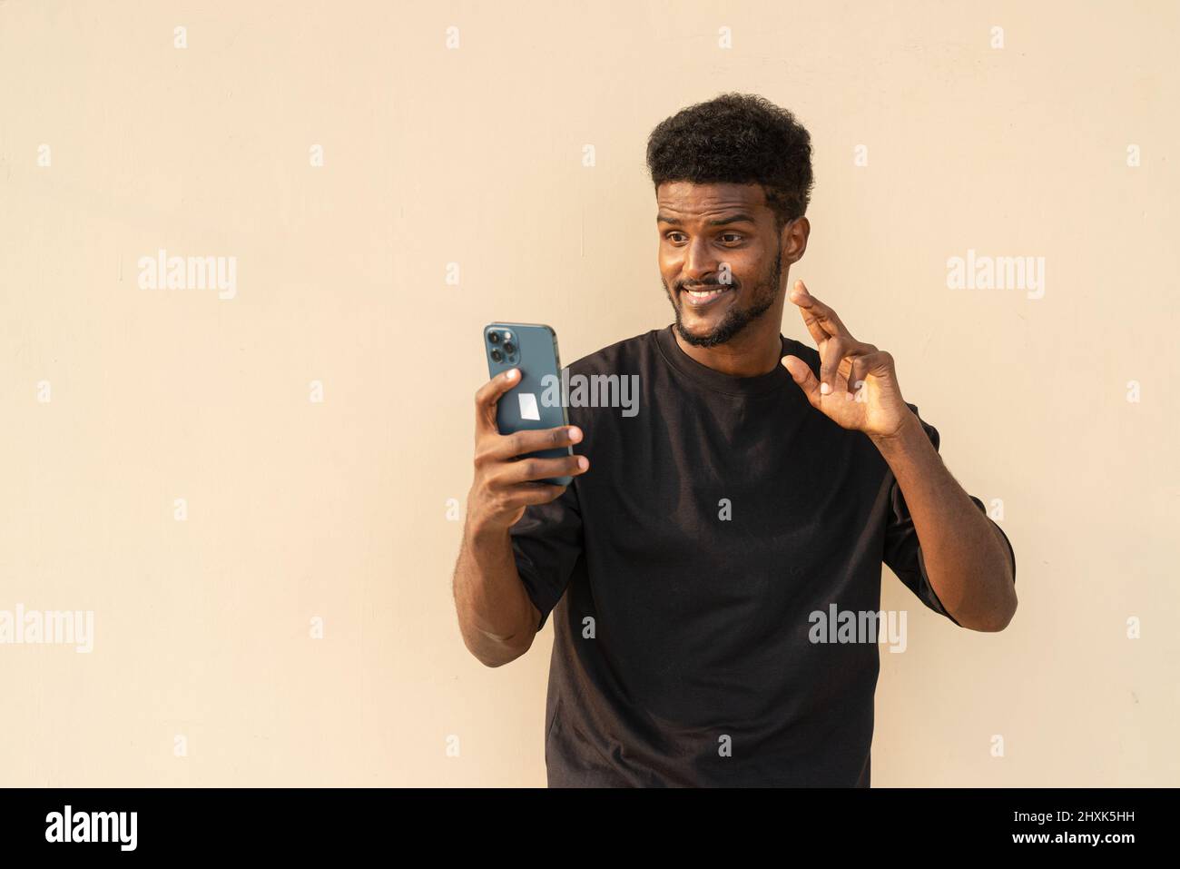 Black man t shirt smiling hi-res stock photography and images - Alamy