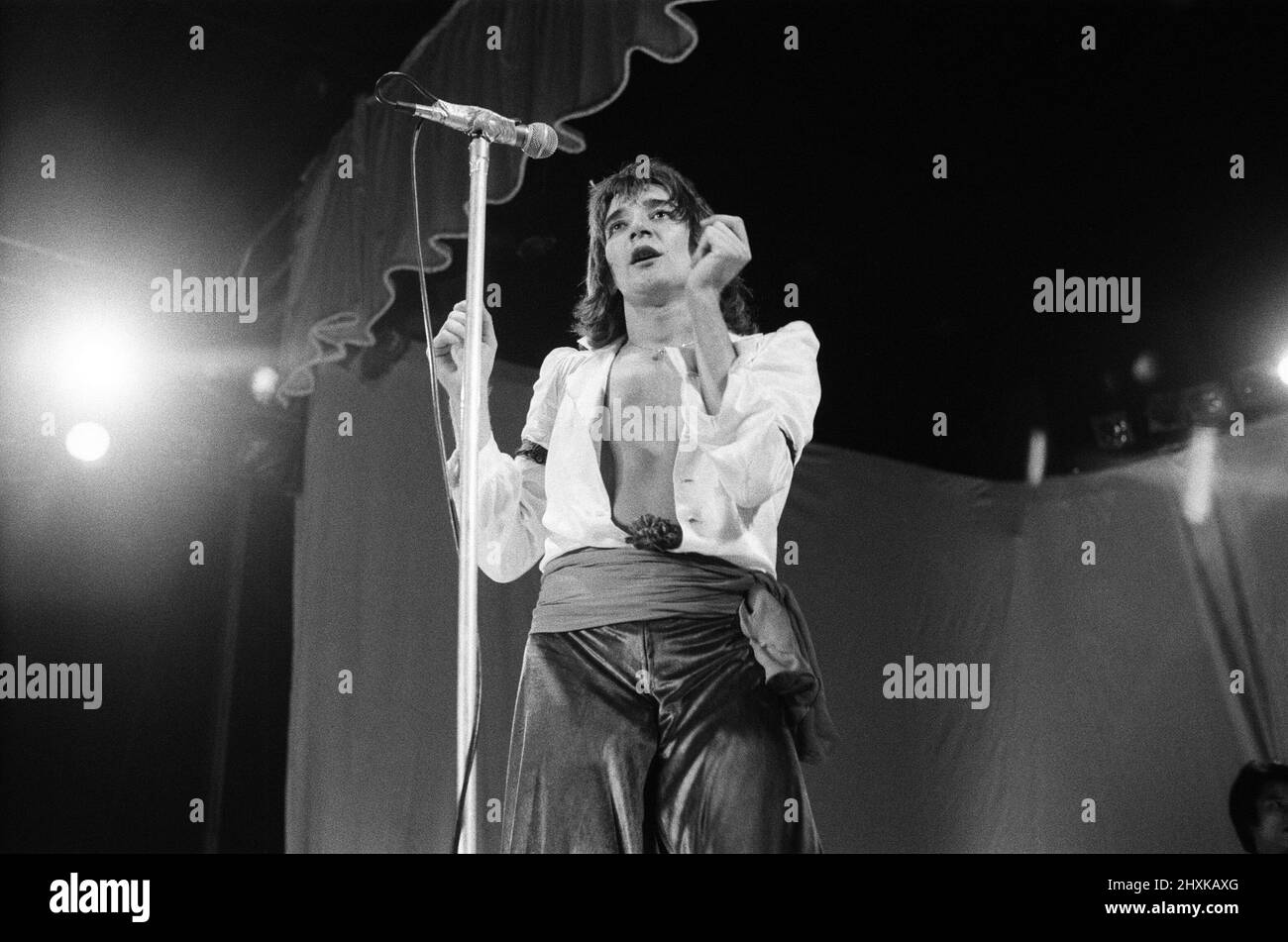 Rod Stewart performing on stage in Helsinki, Finland, during his  European Tour 1976. 9th November 1976. Stock Photo