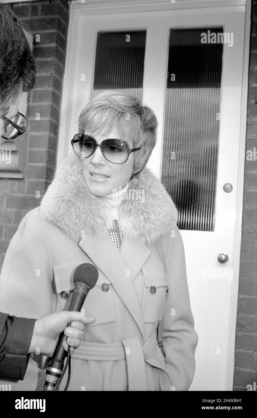 Superstar Julie Andrews raced from Switzerland yesterday to join the hunt for her missing stepmother Mrs. Winifred Wells. April 1977 77-02115-001 Stock Photo