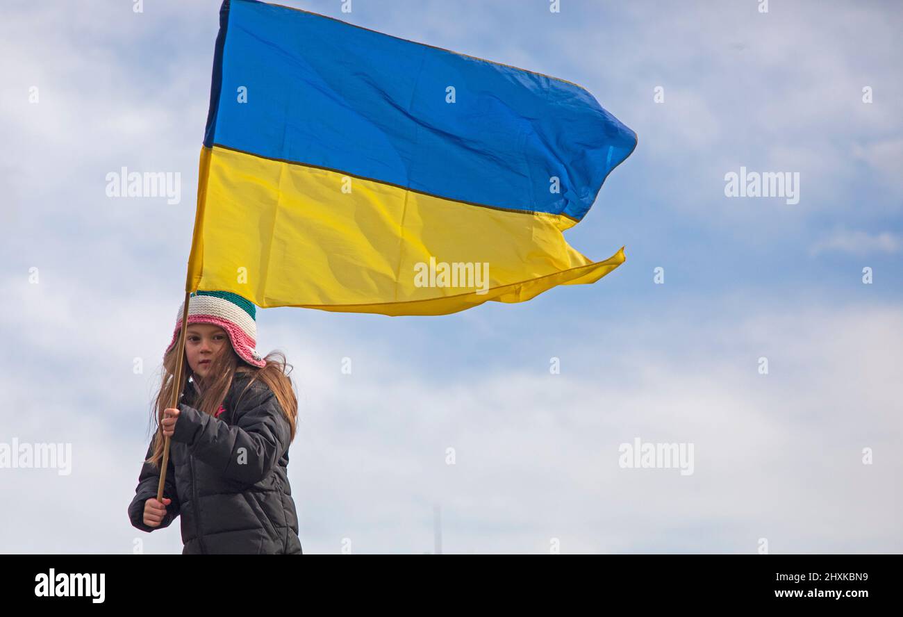 The Mound, Edinburgh, Scotland, UK. 13th March 2022. Protest and solidarity for Ukraine against the invasion from Russian miltary which began on 24th February 2022. Pictiured: Erica holds the Ukrainian flag aloft.   Credit Archwhite/alamy live news Stock Photo