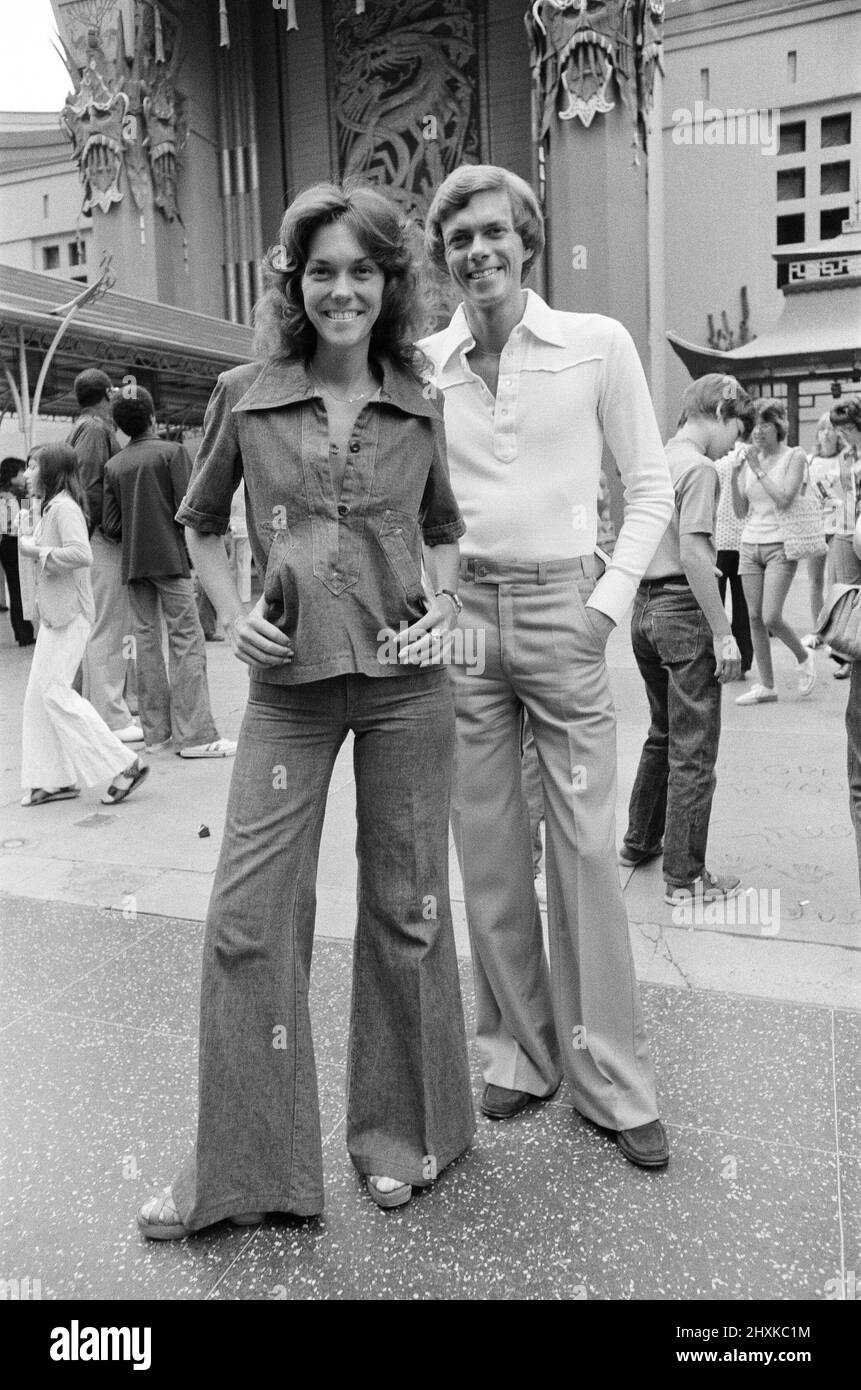 Karen and Richard Carpenter, The Carpenters, pictured in Hollywood, Los Angeles, California, USA.Here they are outside the Chinese Theatre, Graumans, in Hollywood.  This is an exclusive first set of pictures since Karens' serious illness, which prevented them making a tour of England.  Picture taken 19th July 1976 Stock Photo