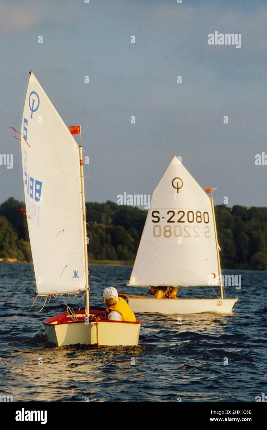 Children sailing Optimist dinghy Stock Photo - Alamy