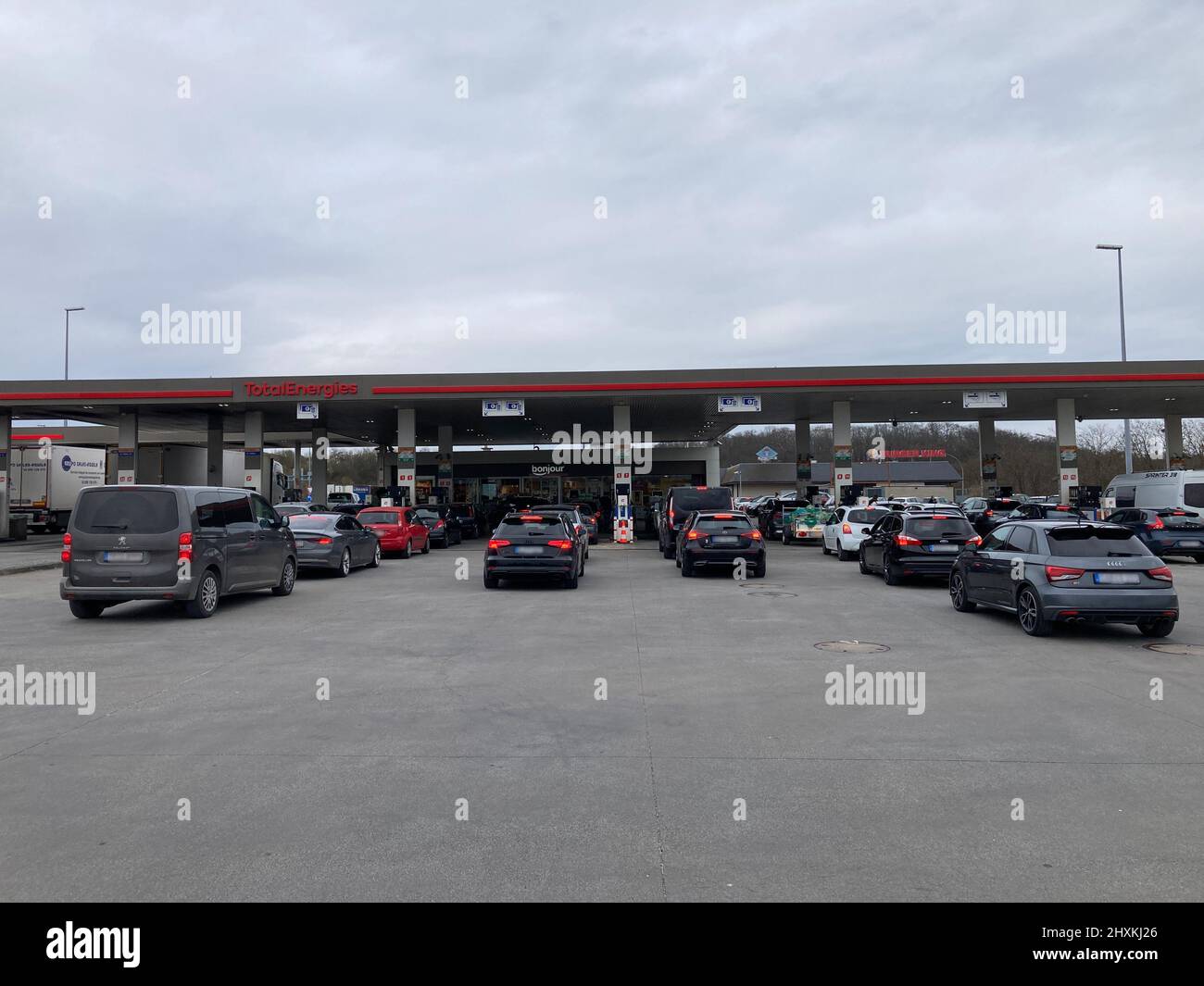 Border queues hires stock photography and images Alamy