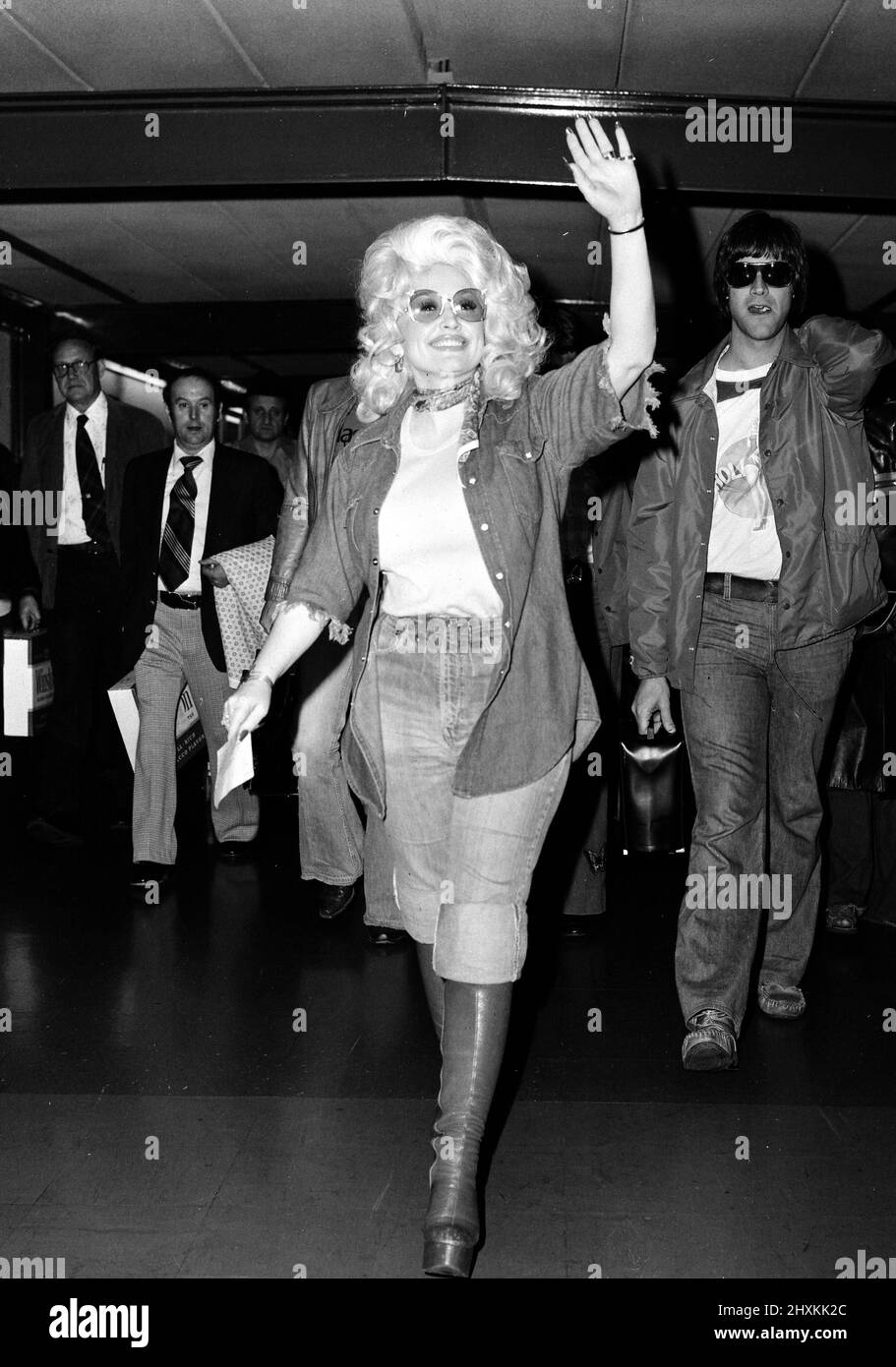 Country & Western singer Dolly Parton arrving at London Airport. 16th May 1977. Stock Photo