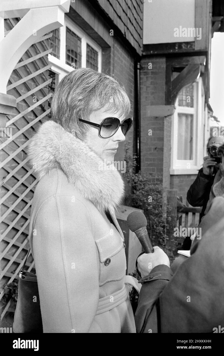 Superstar Julie Andrews raced from Switzerland yesterday to join the hunt for her missing stepmother Mrs. Winifred Wells. April 1977 77-02115-002 Stock Photo