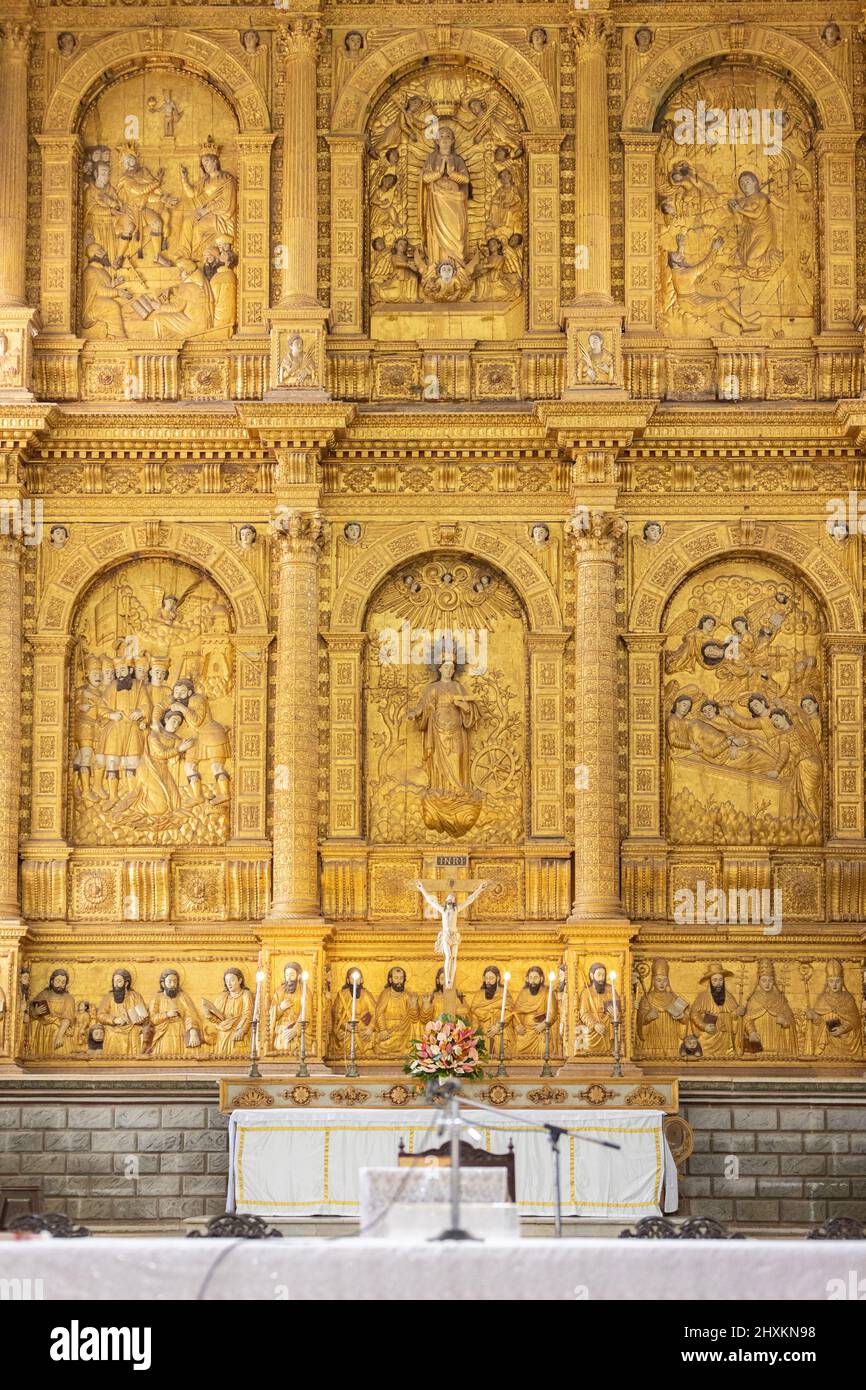 The main altar depicting scenes from the life of St. Catherine of Alexandria as well as her martyrdom at Se Cathedral, Old Goa, Goa, India Stock Photo