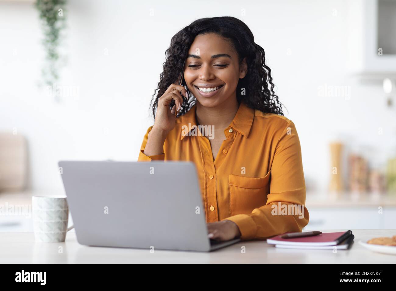 Pretty black woman freelancer working from home Stock Photo - Alamy