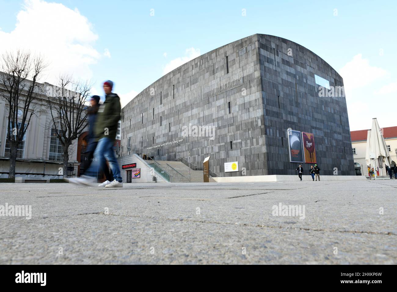 Das Mumok (Museum moderner Kunst Stiftung Ludwig) im Museumsquartier MQ Das Mumok (Museum moderner Kunst Stiftung Ludwig) im Museumsquartier MQ