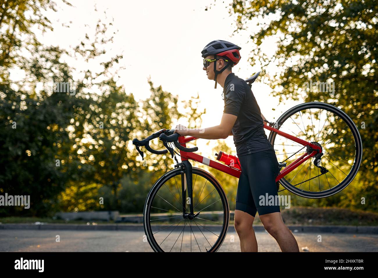 Biking outfit hi res stock photography and images Page 3 Alamy