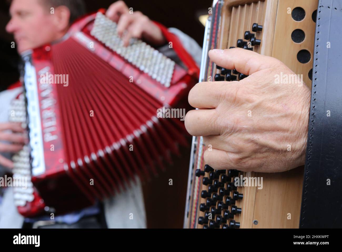 Hommes jouant de l'accordéon. Saint-Gervais-les-Bains. Haute-Savoie.  Auvergne-Rhône-Alpes. France Stock Photo - Alamy