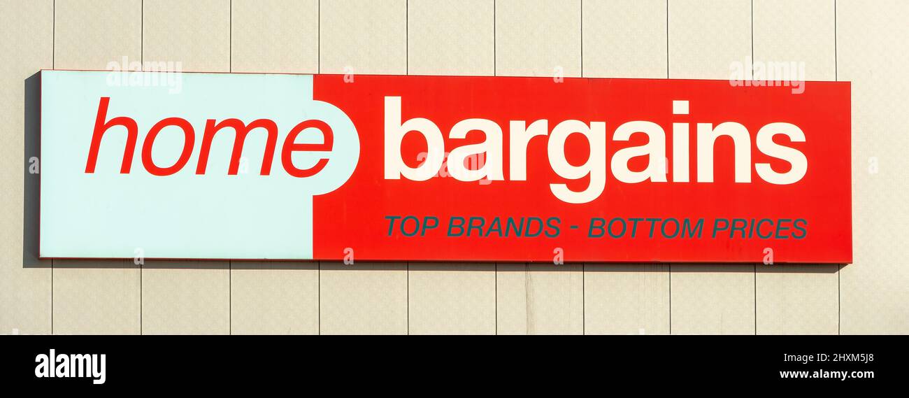 Home Bargains for buying for the home, Edinburgh, Scotland, UK Stock Photo