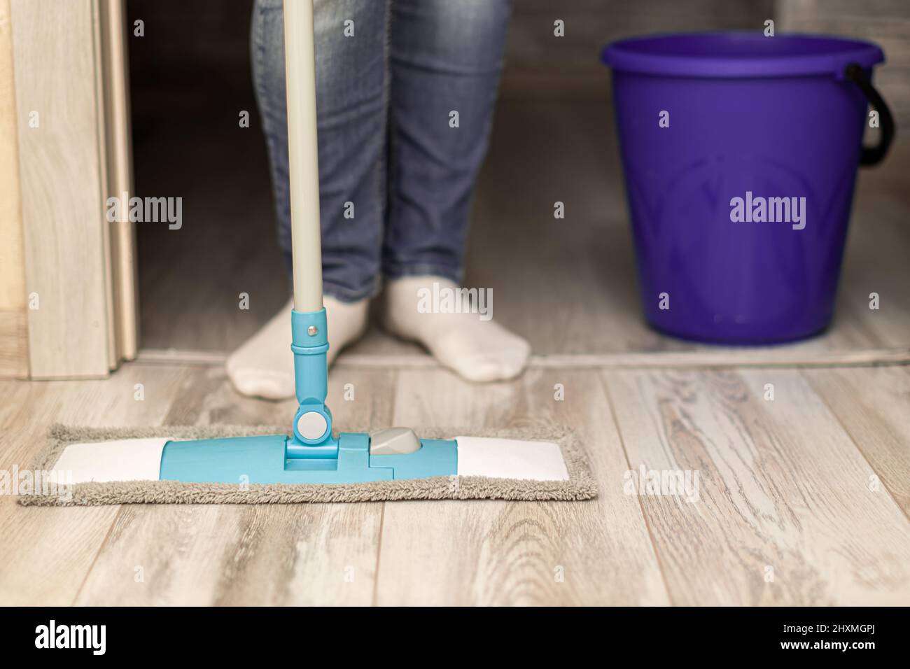 Bucket of water door hires stock photography and images Alamy