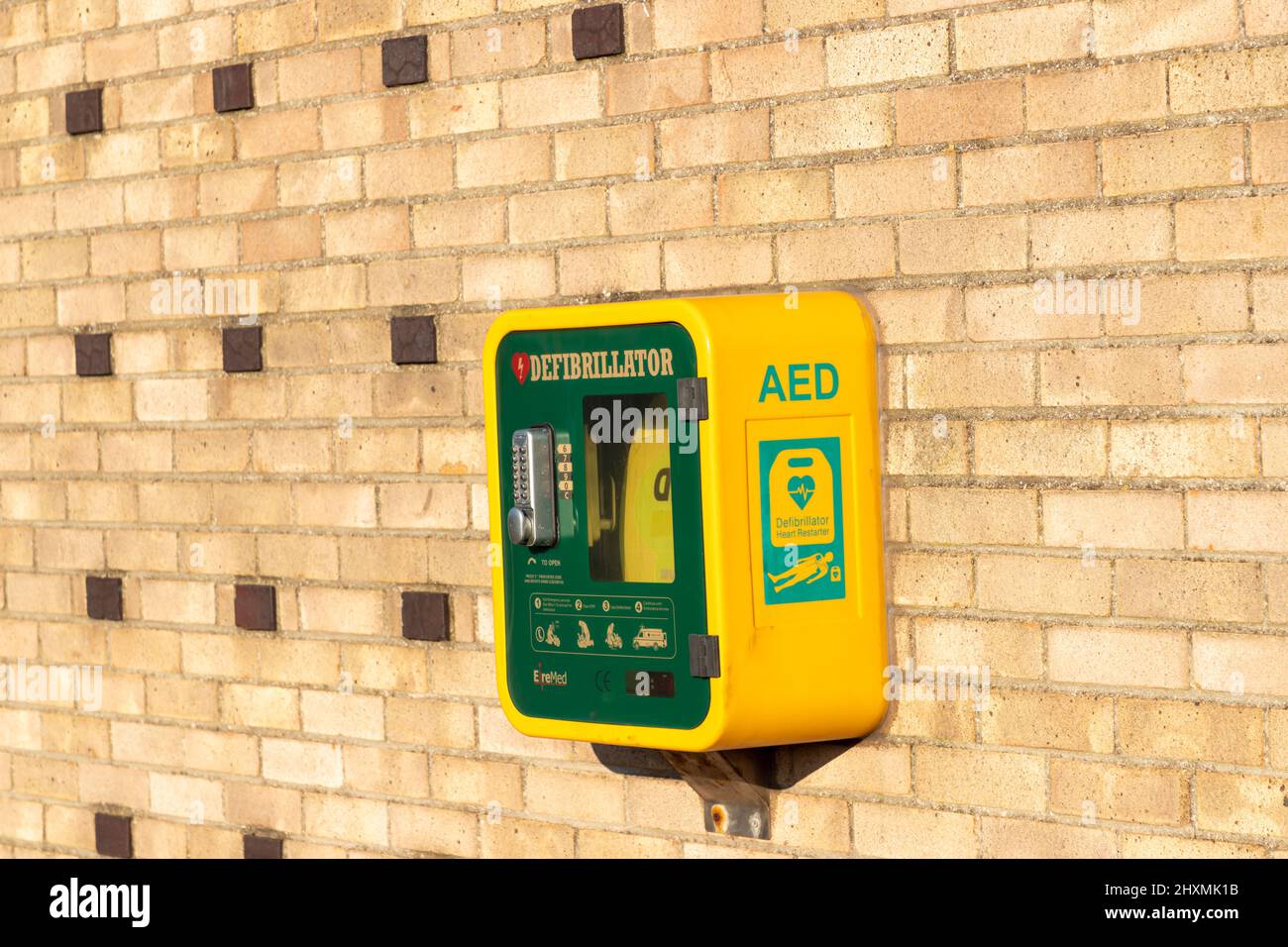 Automated External Defibrillator (AED) in Great Yarmouth Pleasure Beach to assist people with cardiac arrest.  Yellow and green defibrillator Stock Photo