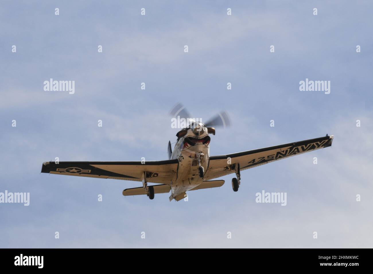 Single engine trainer on approach to NAF El Centro, California Stock Photo