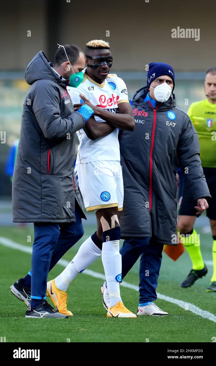 VERONA, ITALY - MARCH 13: Victor Osimhen of SSc Napoli Injuried ,during the Serie A match between Hellas and SSC Napoli at Stadio Marcantonio Bentegodi on March 13, 2022 in Verona, Italy. (Photo by MB Media) Stock Photo