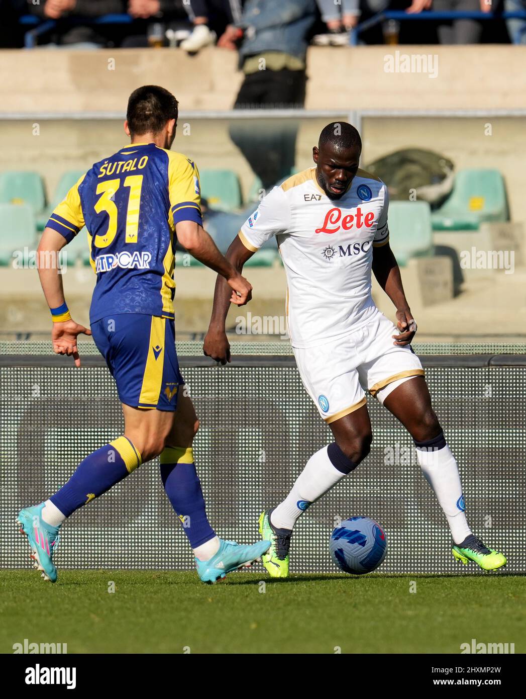VERONA, ITALY - MARCH 13: Kalidou Koulibaly of SSc Napoli competes for the ball with Bosko Sutalo of Hellas Verona ,during the Serie A match between Hellas and SSC Napoli at Stadio Marcantonio Bentegodi on March 13, 2022 in Verona, Italy. (Photo by MB Media) Stock Photo
