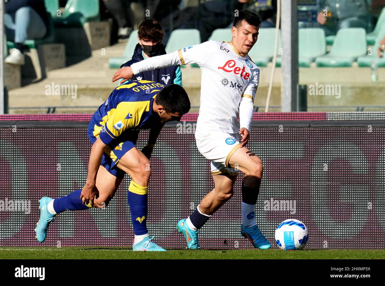 VERONA, ITALY - MARCH 13: Hirving Lozano of SSc Napoli competes for the ball with Bosko Sutalo of Hellas Verona ,during the Serie A match between Hellas and SSC Napoli at Stadio Marcantonio Bentegodi on March 13, 2022 in Verona, Italy. (Photo by MB Media) Stock Photo