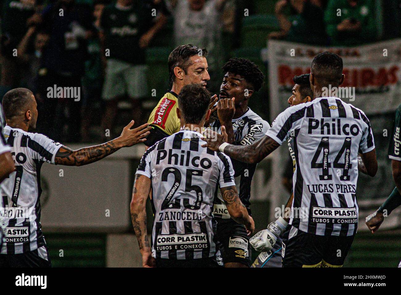 SP - Sao Paulo - 04/03/2022 - PAULISTA 2022 FINAL, PALMEIRAS X SAO PAULO -  Referee Raphael Claus during a match between Palmeiras and Sao Paulo at the  Arena Allianz Parque stadium