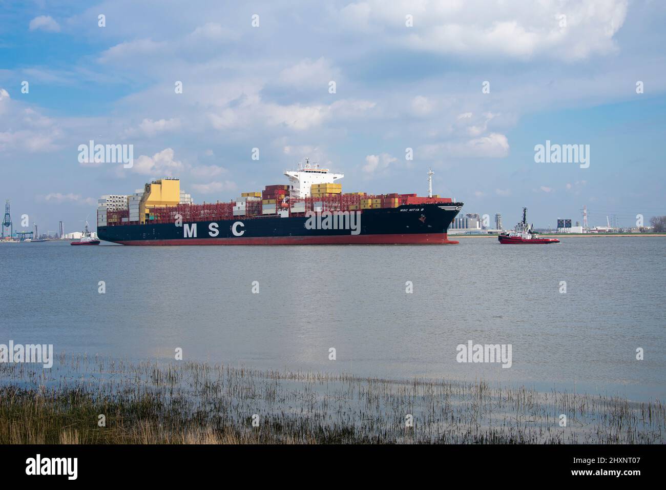 Cargo ship flag hi-res stock photography and images - Alamy