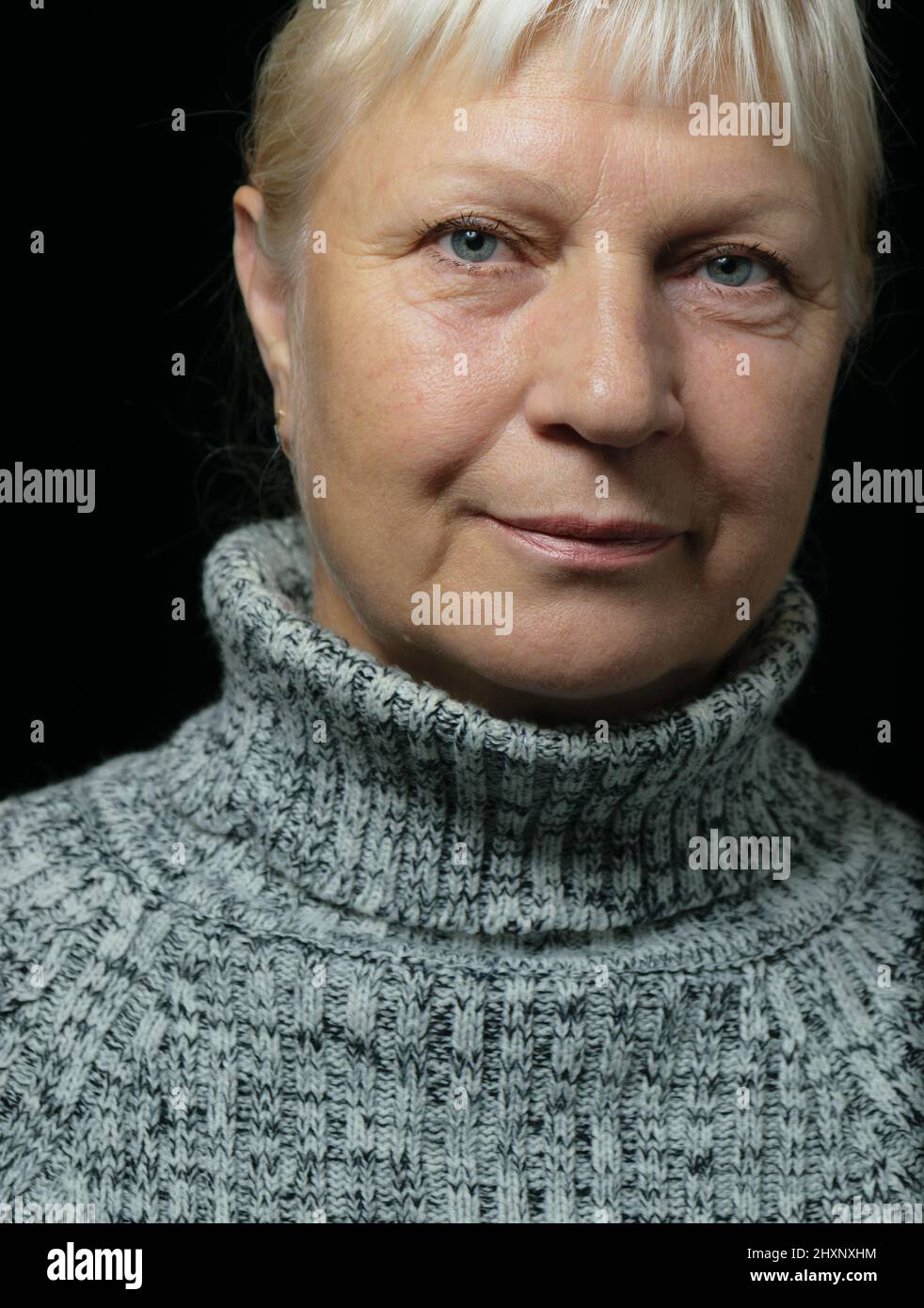 Portrait studio middle age hi-res stock photography and images - Alamy