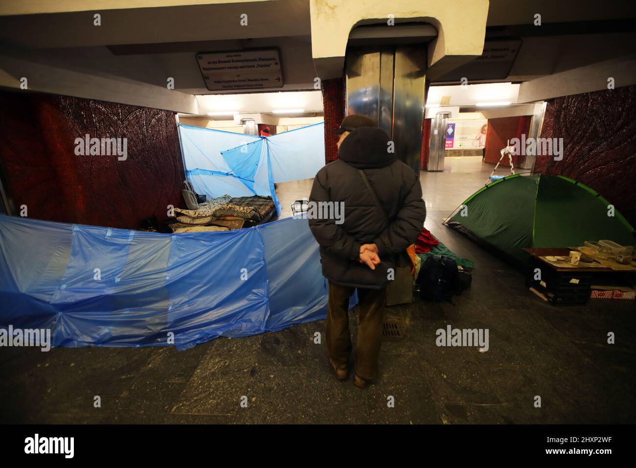 Non Exclusive: KYIV, UKRAINE - MARCH 13, 2022 - A man looks at a sleeping place equipped by the citizens on one of the metropolitan subway stations, w Stock Photo
