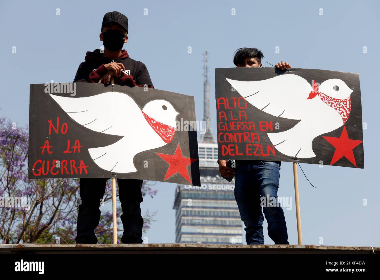 Non Exclusive: MEXICO CITY, MEXICO - MARCH 13, 2022: Supporters of the Zapatista Army of National Liberation and indigenous communities (EZLN) take pa Stock Photo