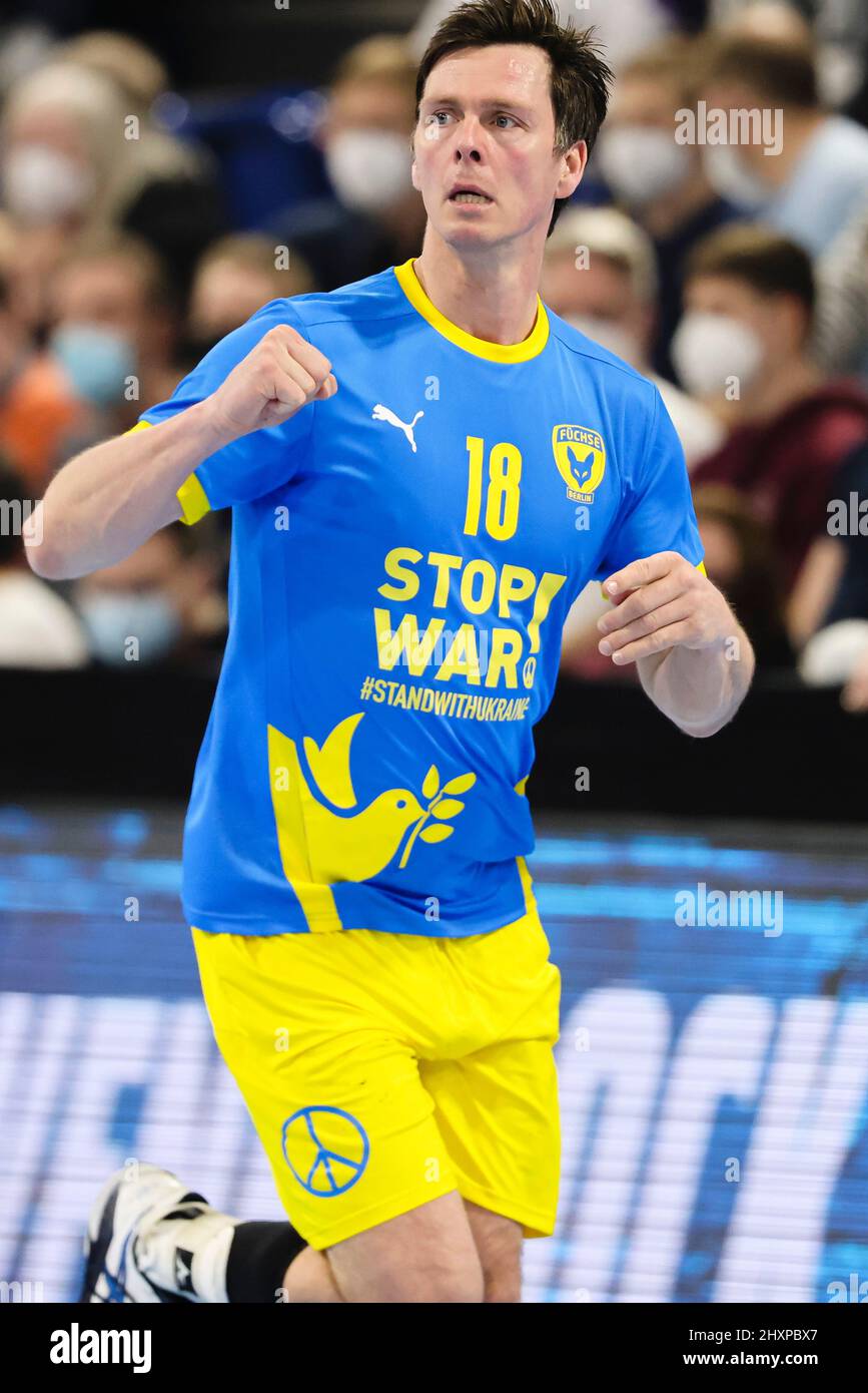 Kiel, Germany. 13th Mar, 2022. Handball: Bundesliga, THW Kiel - Füchse Berlin, Matchday 24, Wunderino Arena. Berlin's Hans Lindberg cheers after scoring a goal. Credit: Frank Molter/dpa/Alamy Live News Stock Photo