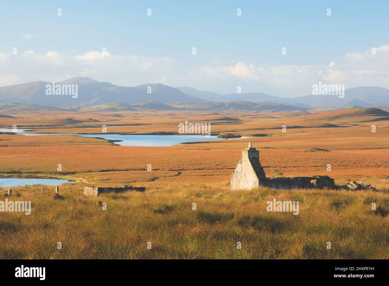 Old stone ruins of an abandoned bothy in the moorland mountain landscape on the Isle of Lewis and Harris in the Outer Hebrides, Scotland. Stock Photo