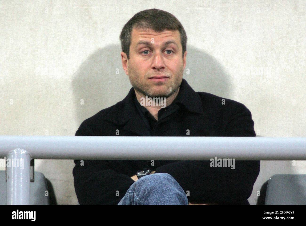 sam// Roman Abramowitsch Abramovich sitzt auf der EhrentribŸne Fussball