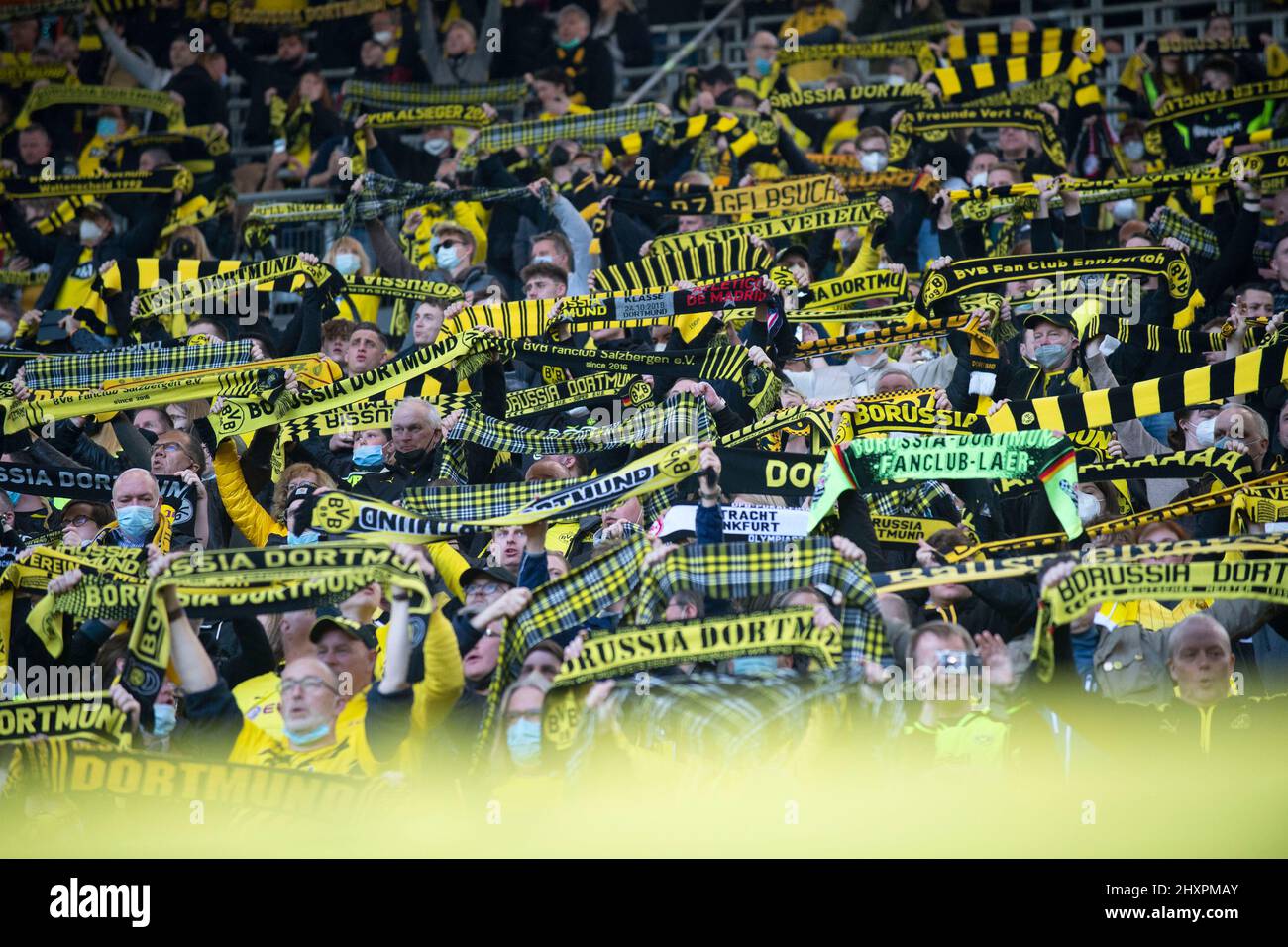 Fans Bundesliga Soccer Club Bvb Hi Res Stock Photography And Images Page 6 Alamy