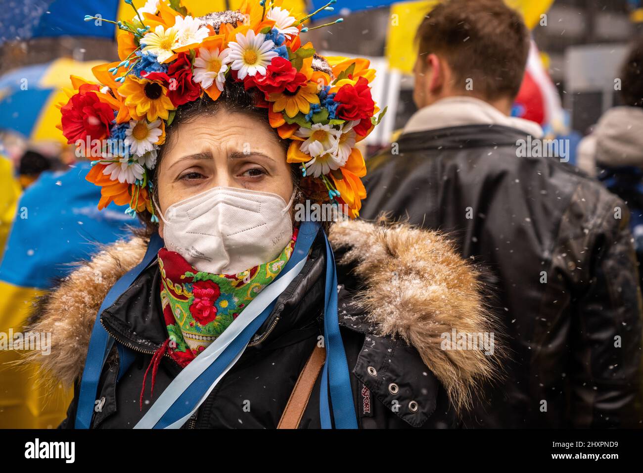 Ukrainian flower crown hi-res stock photography and images - Alamy