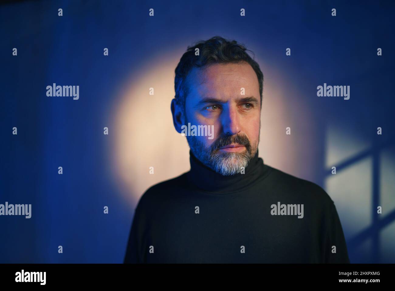 Man dark alone face sad hi-res stock photography and images - Alamy