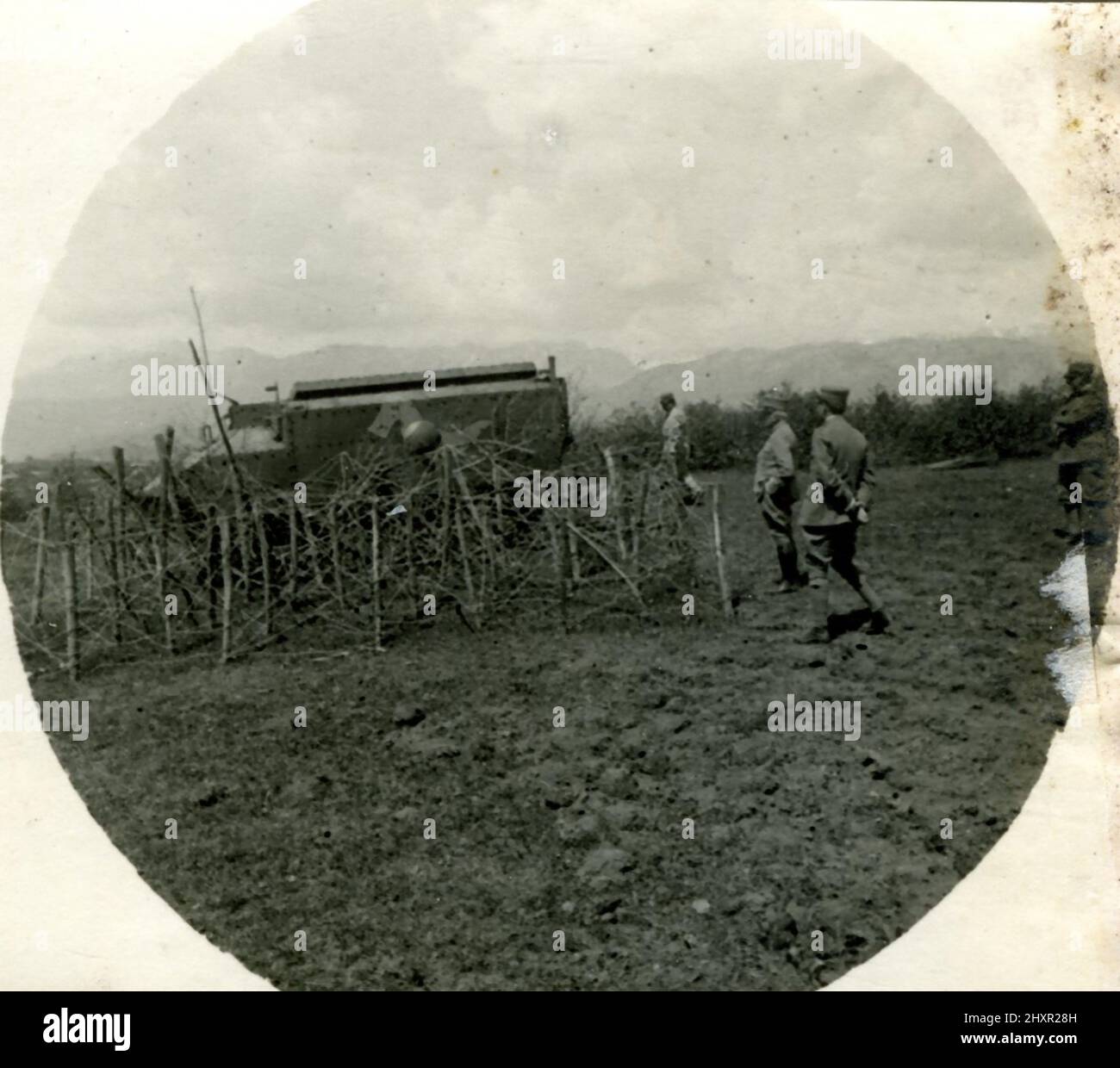 Prima Guerra Mondiale - Collaudo sul fronte carsico del carro armato Schneider CA.1 francese acquistato dal Regio Esercito, 1917 Stock Photo