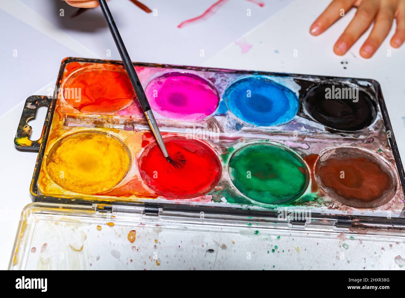 Hand picking up paint brush hi-res stock photography and images - Alamy
