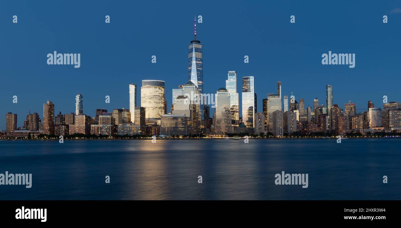 New york skyline hudson reflection hi-res stock photography and images ...