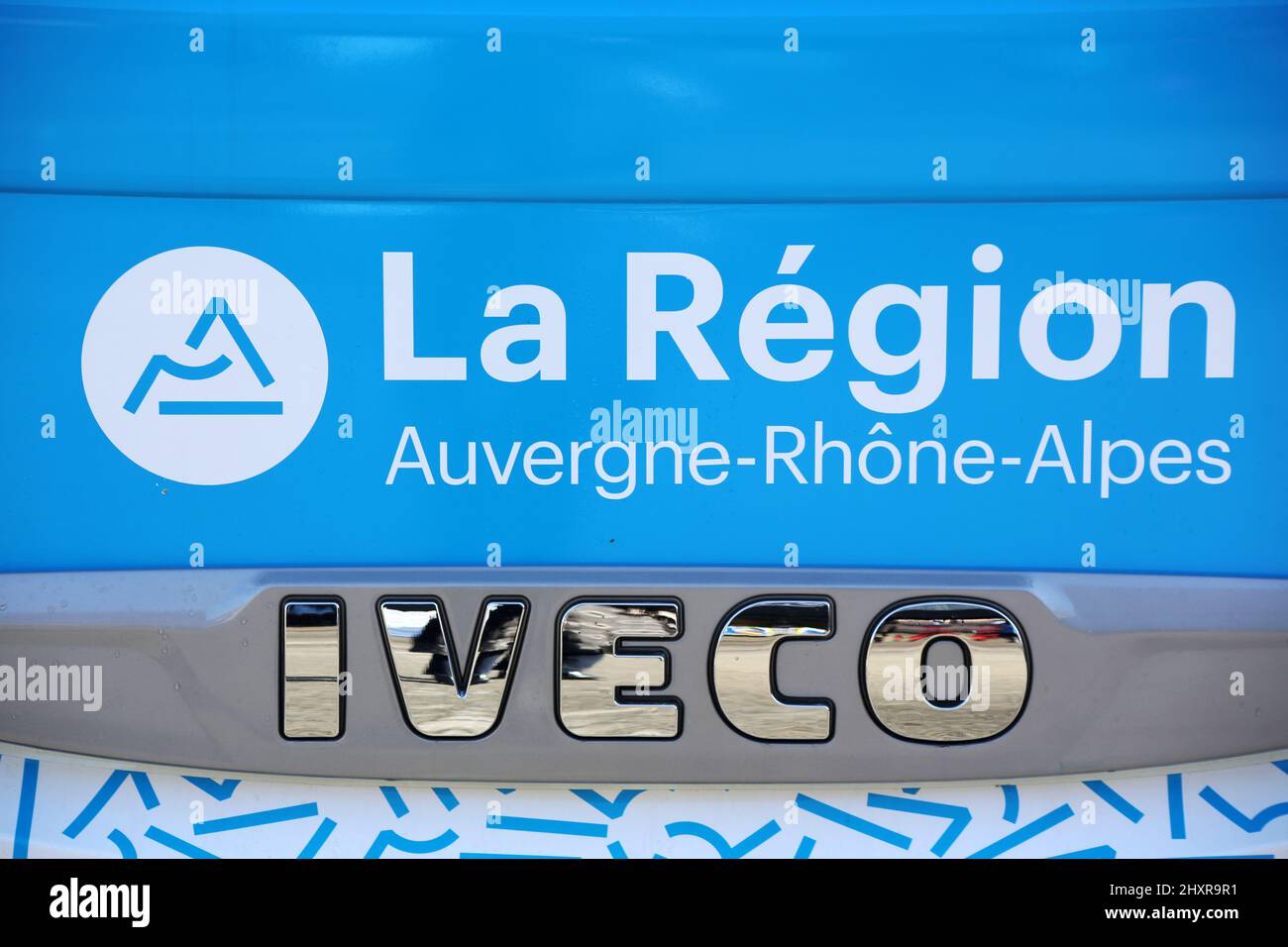 La Région Auvergne-Rhône-Alpes. Inscription sur un car. Saint-Gervais-les-Bains. Haute-Savoie. Auvergne-Rhône-Alpes. France. Stock Photo