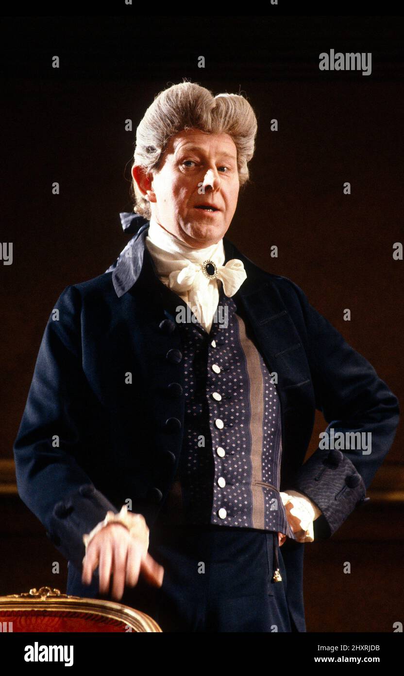 Jeremy Child (Dr Richard Warren) in THE MADNESS OF GEORGE III by Alan Bennett at the Lyttelton Theatre, National Theatre (NT), London SE1  28/11/1991  design: Mark Thompson  lighting: Paul Pyant  director: Nicholas Hytner Stock Photo