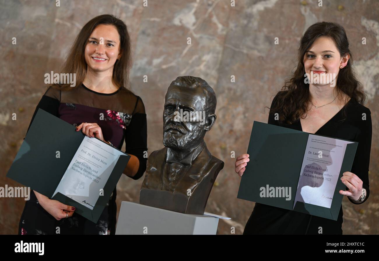 14 March 2022, Hessen, Frankfurt/Main: Elvira Mass (l), professor at the University of Bonn, Life & Medical Sciences Institute (LIMES), Bonn, and Laura Hinze from Hannover Medical School, standing next to a bust of Paul Ehrlich, are awarded the Paul Ehrlich and Ludwig Darmstaedter Young Investigator Prizes 2021 and 2022 in Frankfurt's Paulskirche. The Paul Ehrlich and Ludwig Darmstaedter Prize is one of the most prestigious medical prizes in Germany. The Young Investigator Award is endowed with 60,000 euros. Photo: Arne Dedert/dpa Stock Photo