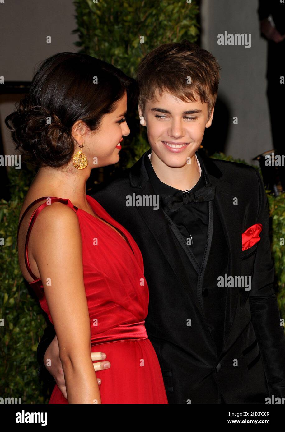 Selena Gomez and Justin Bieber attending the 2011 Vanity Fair Oscar