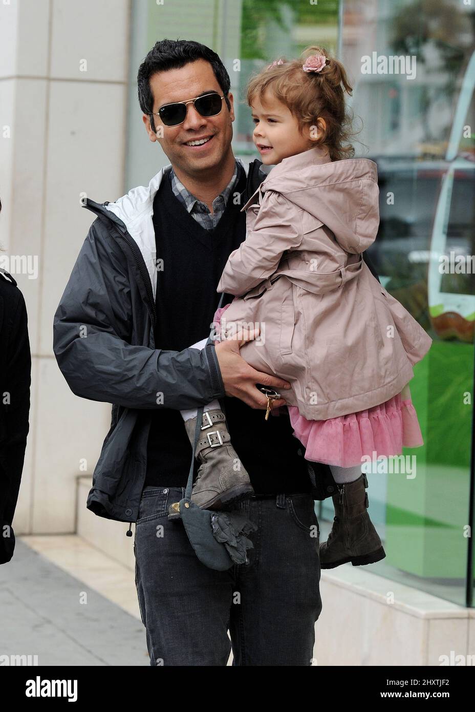 Cash Warren and daughter Honor Marie having lunch at Nate and Als