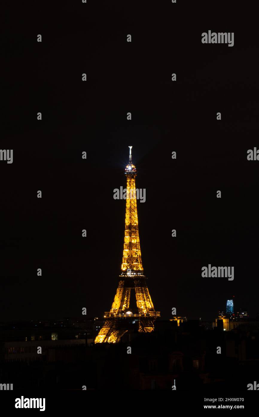 Eiffel Tower lightened in the dark night Stock Photo Alamy