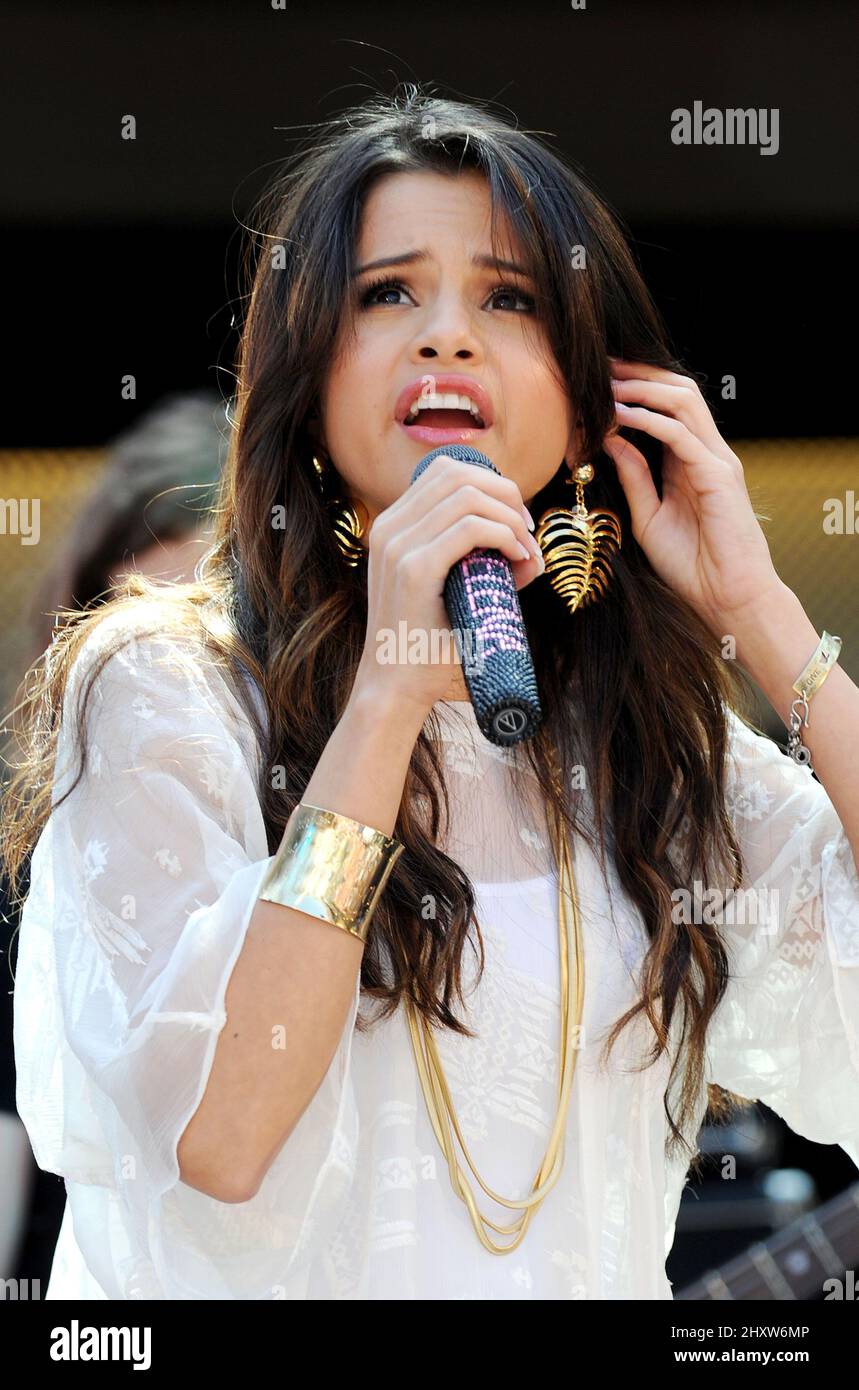 Selena Gomez performs live at Santa Monica Place Stock Photo - Alamy