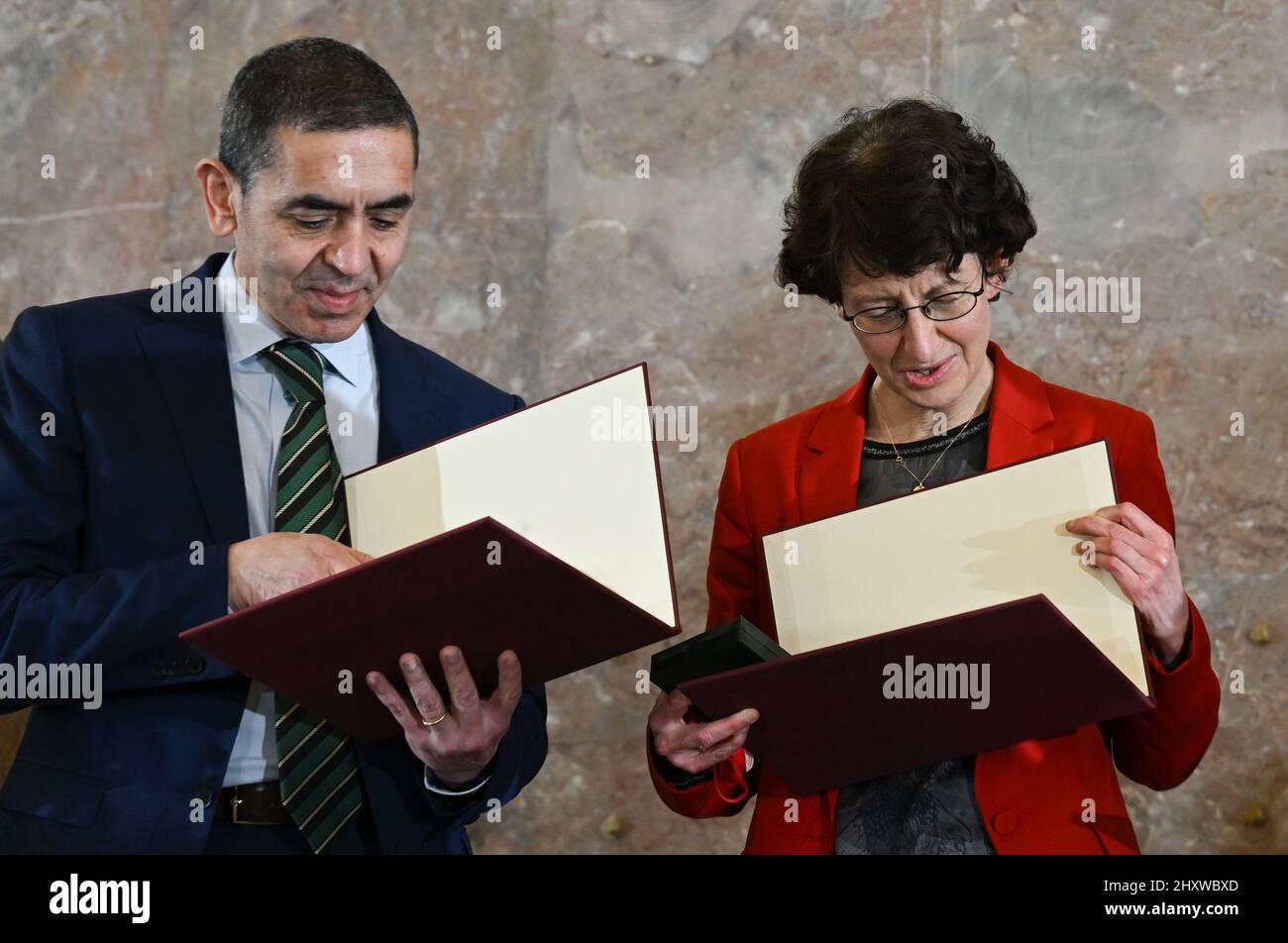 14 March 2022, Hessen, Frankfurt/Main Ugur Sahin and Özlem Türeci