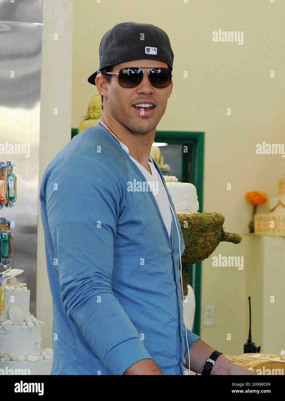 Kris Humphries is seen wedding cake shopping at Hansen's bakery in Los