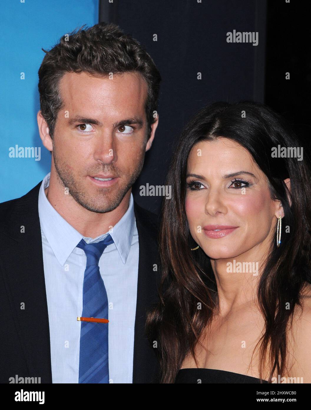 https://c8.alamy.com/comp/2HXWCB0/ryan-reynolds-and-sandra-bullock-during-the-change-up-world-premiere-held-at-the-village-theatre-california-2HXWCB0.jpg