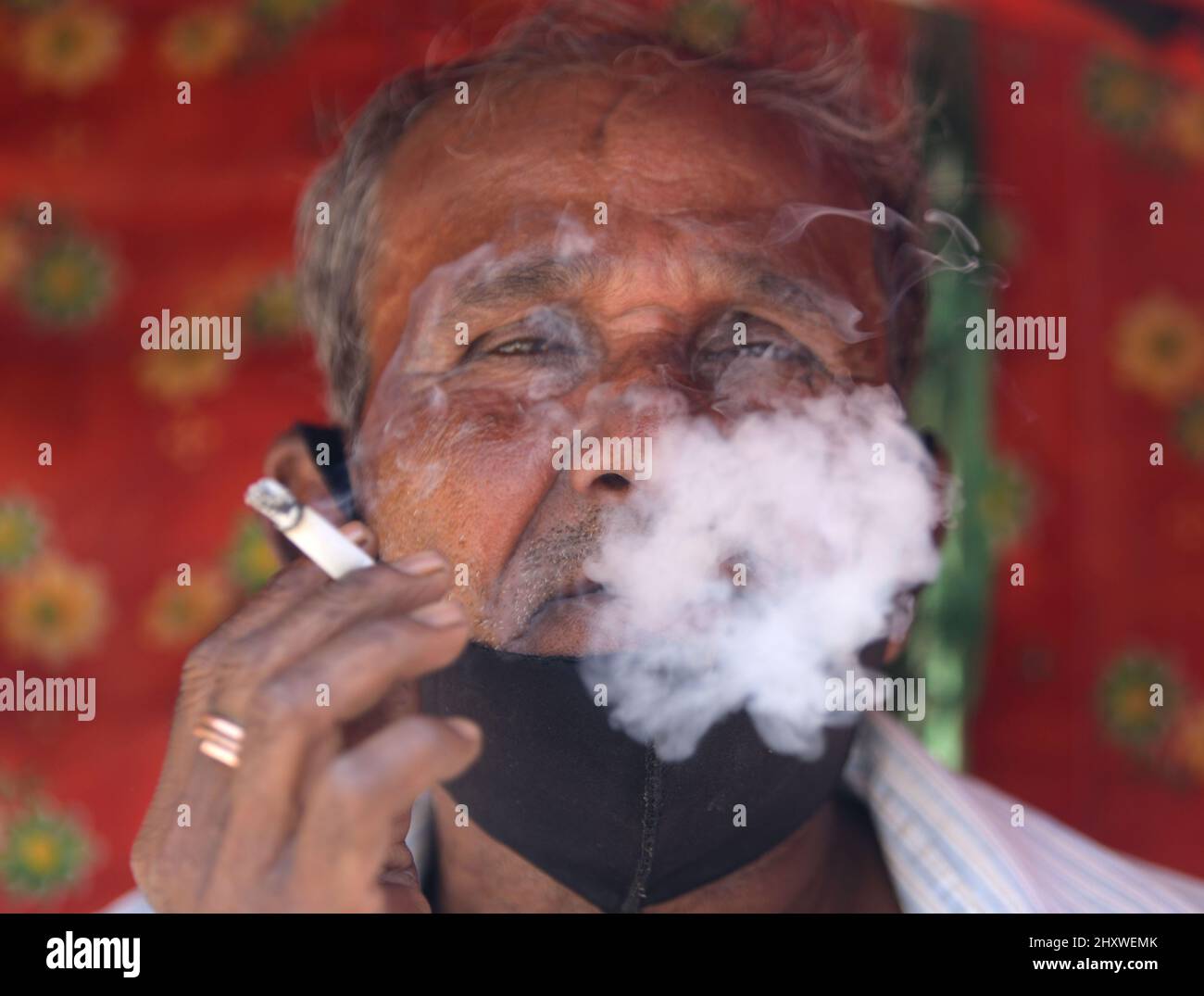 indian tobacco effects Chewing Tobacco: Understanding Its Harmful Side  Aayush Wellness say no to tobacco pictures